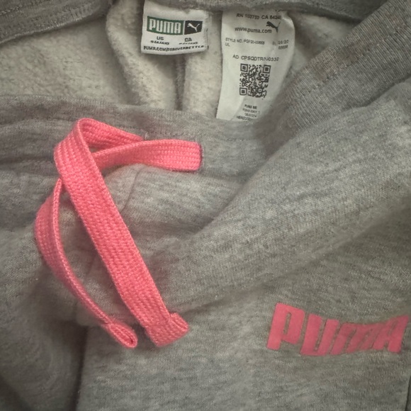 Kids Puma Grey Joggers with Pink logo & drawstring in Like new condition size 6 - Picture 5 of 7